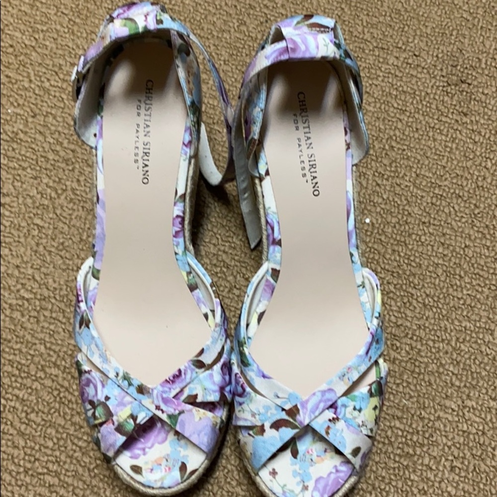 Flower pattern wedge sandals
